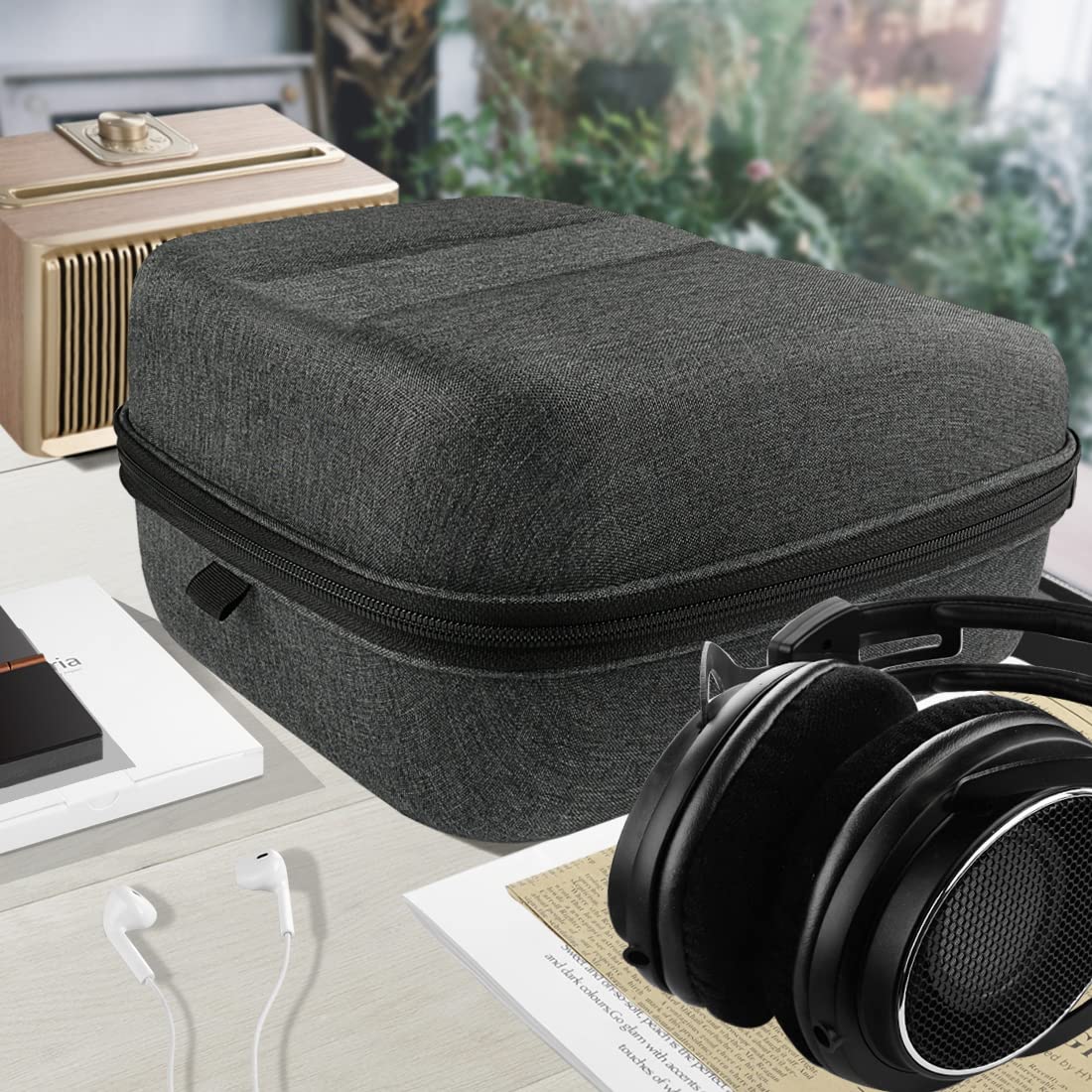 SHURE ブラックヘッドホン 収納ケース付き SHURE ブラックヘッドホン 収納ケース付き ヘッドホンケース